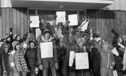 P114 S10 SS1 D5 P2 Sortie   tudiants 9 janvier 1976  2 