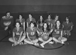 P114 S10 SS1 D79 P1 Basket ball filles 9 novembre 1976.