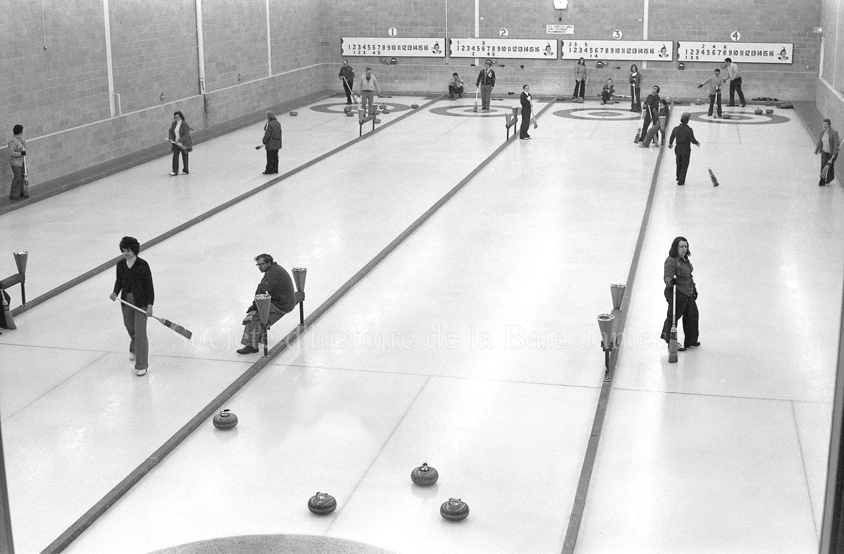 P114 S9 SS1 D16 P006  Centre communautaire avril 1975