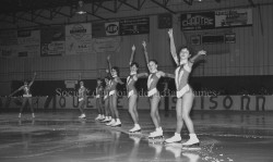 P114 S16 SS1 D9 P2 Spectacle patinage 4 avril 1982  2 